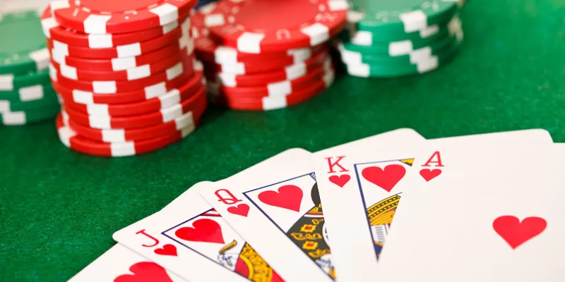 Các thứ hạng tay bài poker từ mạnh đến yếu là gì?