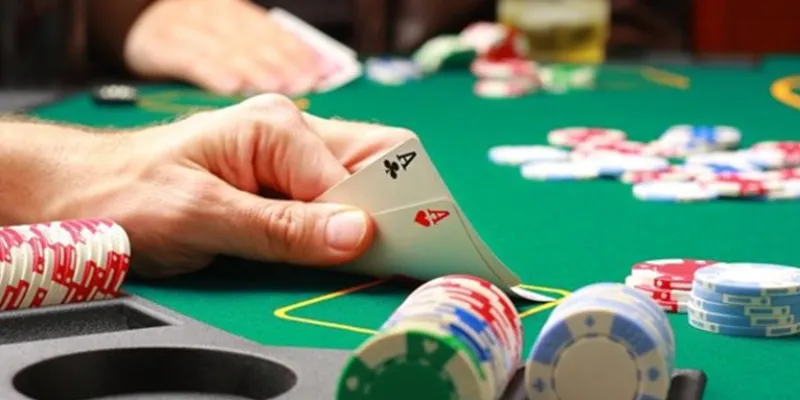 Tìm hiểu về các thứ hạng của tay bài poker